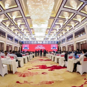 贵州茅台召开2025年第一次临时股东大会  陈华 王莉做交流分享 ...